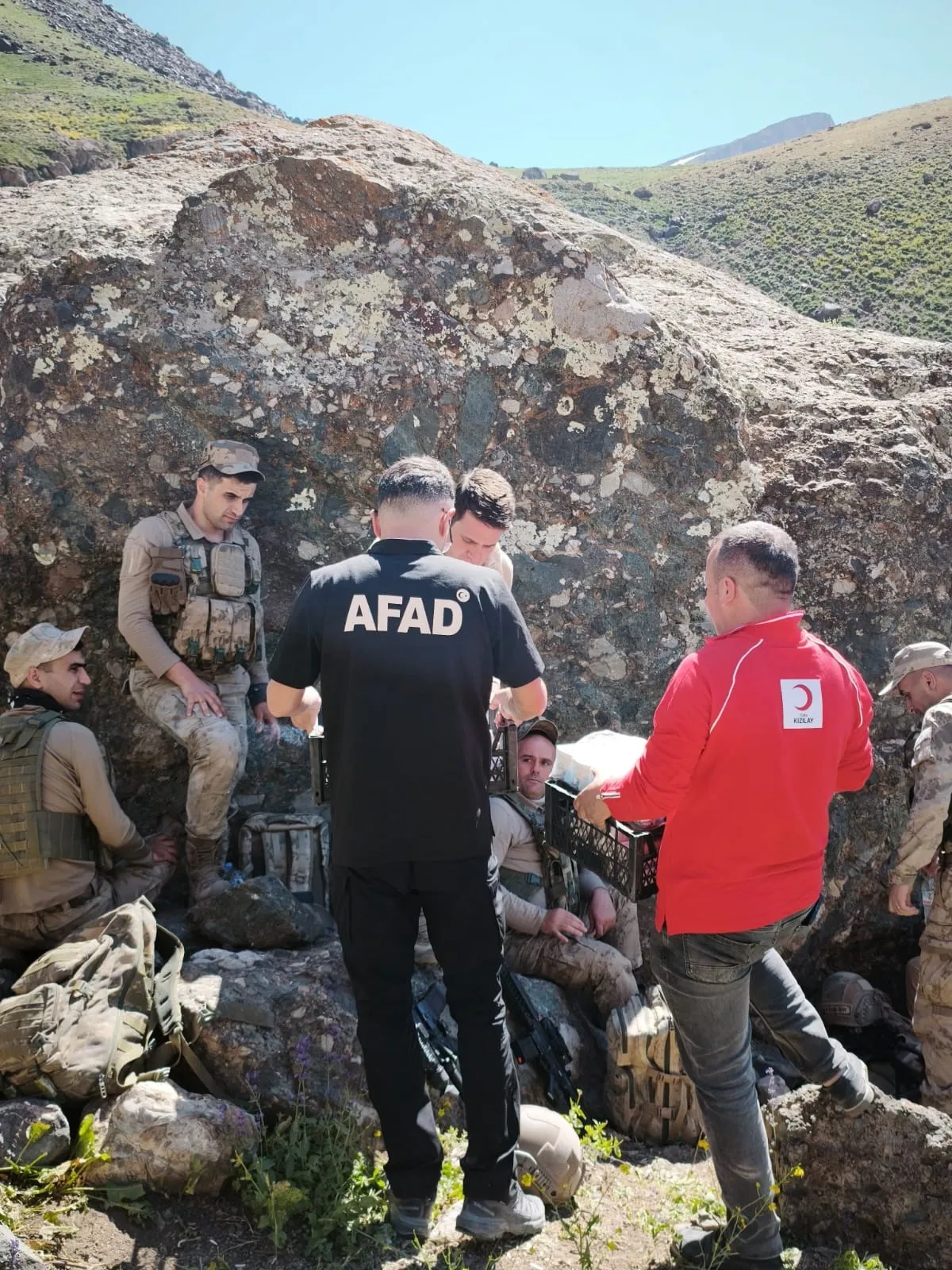 Hakkari Cilo Dağına tırmanan emekli astsubayı arama çalışmaları ikinci gününde sürüyor