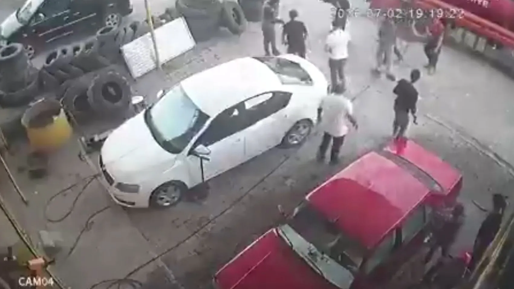 Şanlıurfa Birecik İtfaiyesinde Lastik Patlaması Bir Personeli Yaraladı