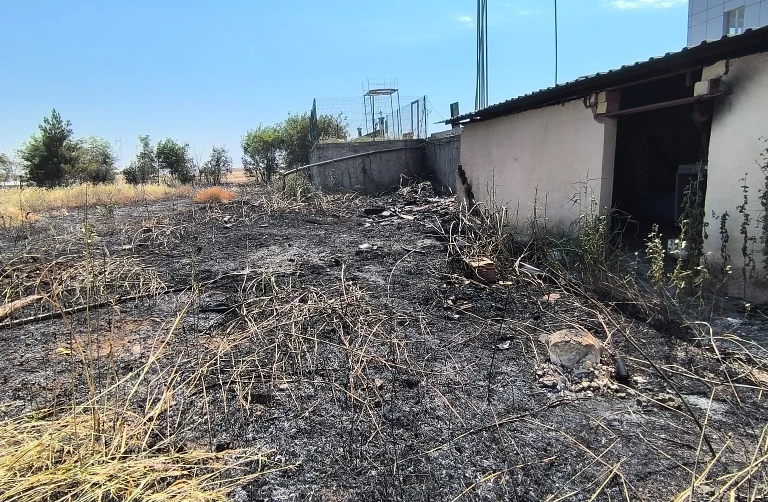 Diyarbakırda akaryakıt istasyonuna yaklaşan anız yangını tehlikesi önlendi