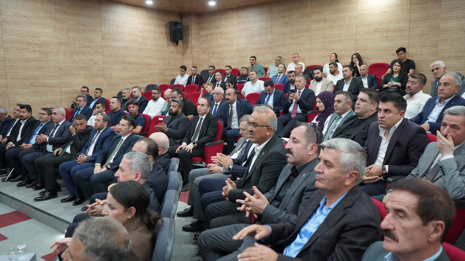 Ticaret Bakanı Bolat Şırnakta ekonomik büyüme verilerini paylaştı