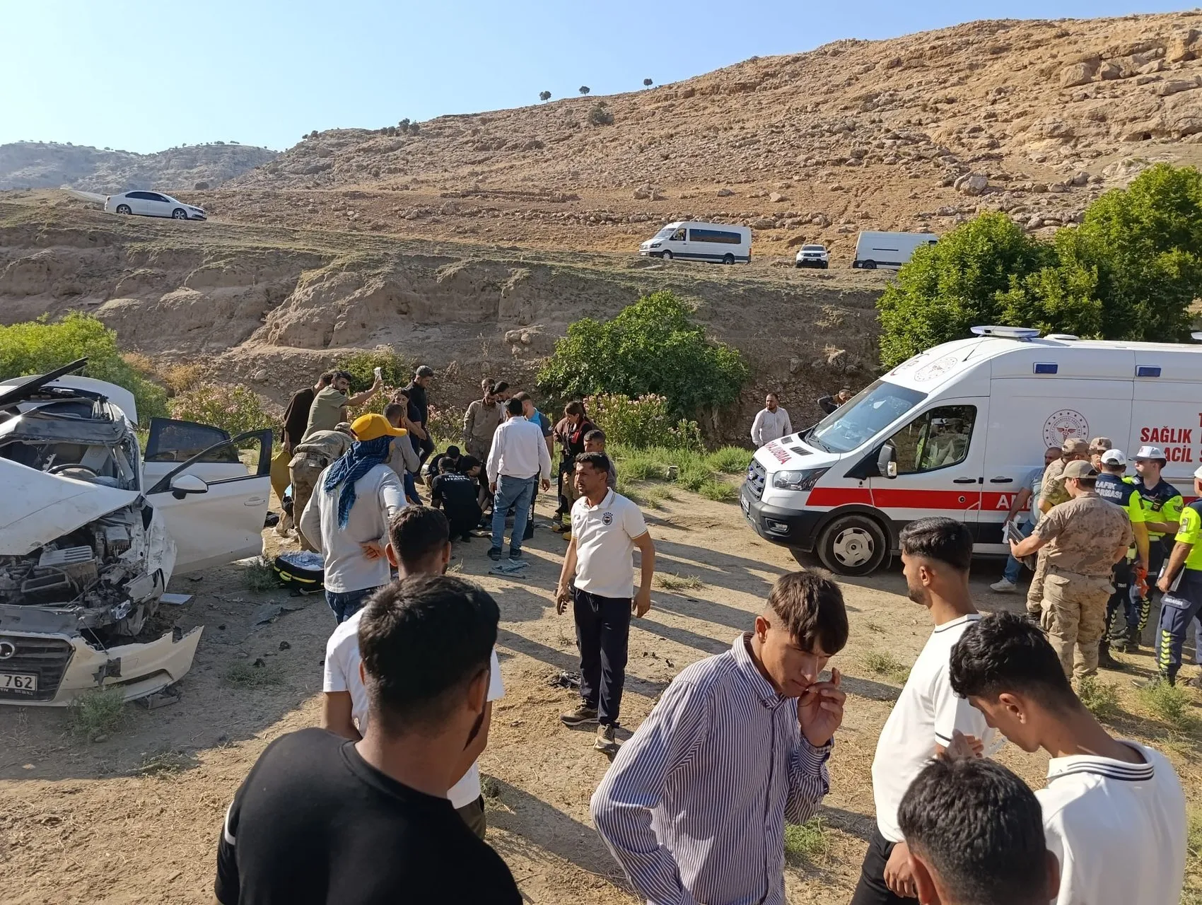 Şırnak Güçlükonak yolunda meydana gelen trafik kazasında dört kişi ağır yaralandı