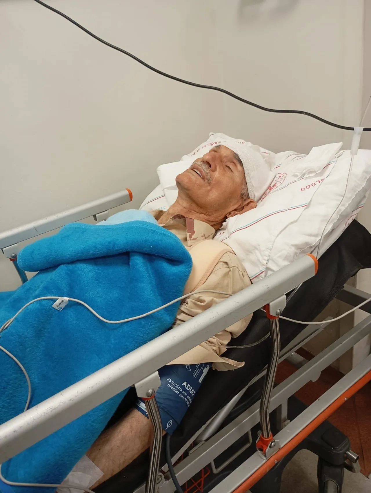 Siirt Eruh’ta yedi metrelik duvardan düşen yaşlı adam hastanelik oldu