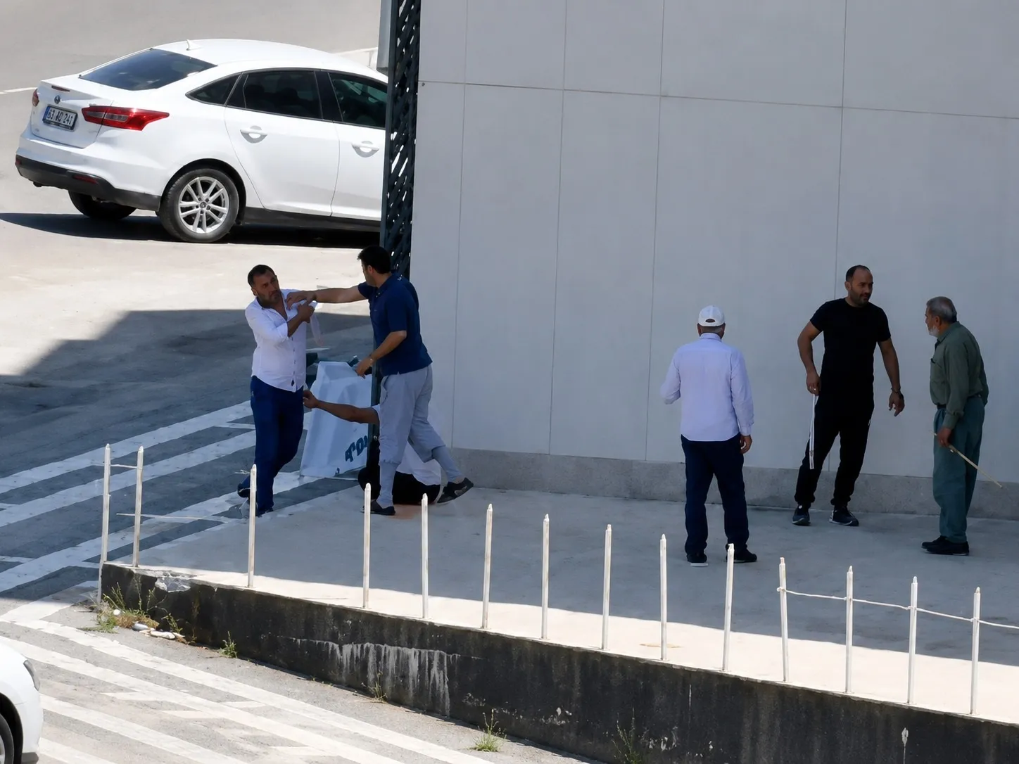 Şanlıurfa’da dükkan satış kavgası kanlı bitti