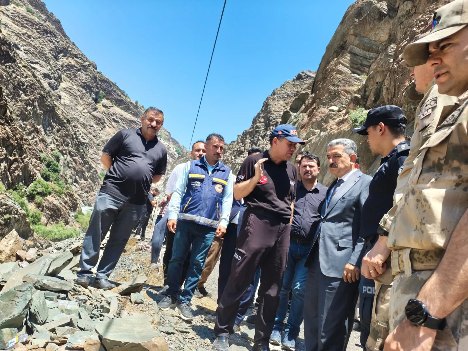 Beytüşşebapta çaya düşen genci arama çalışmaları devam ediyor