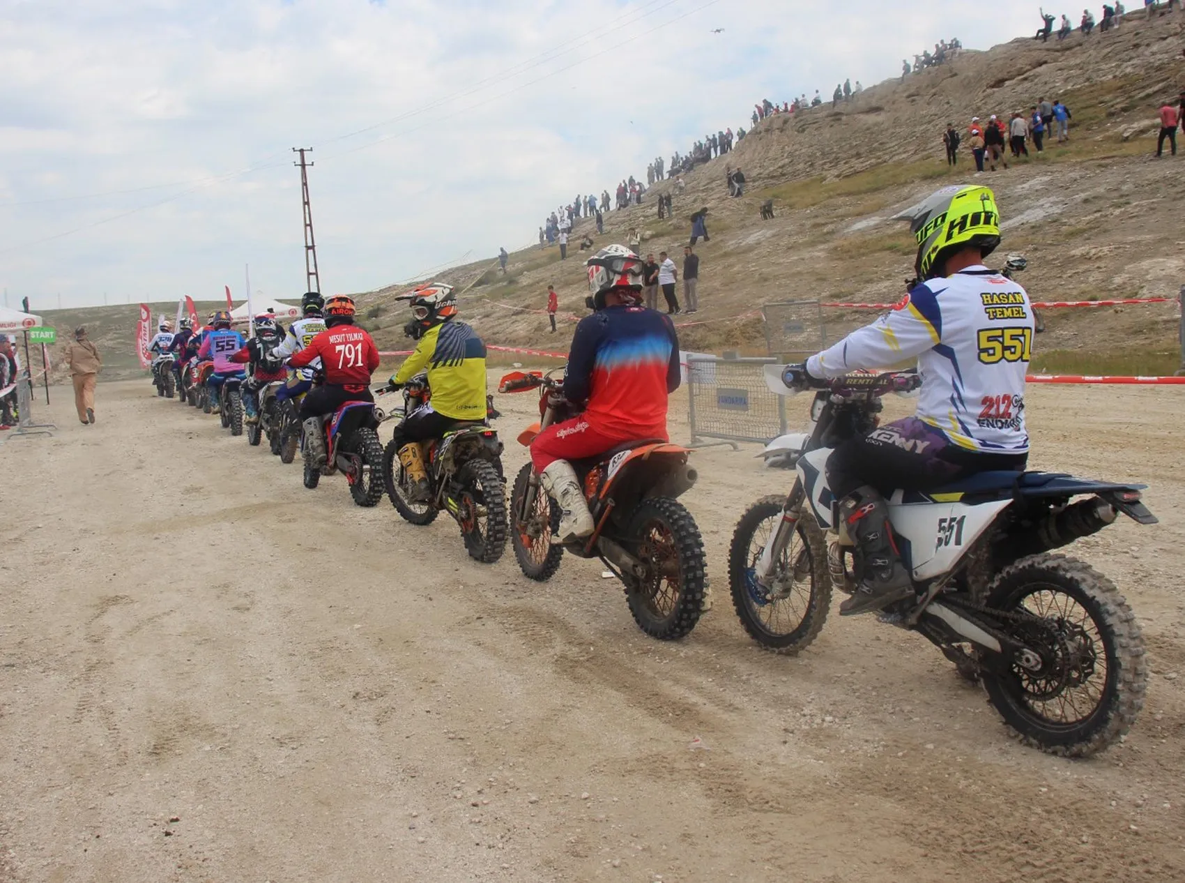 Ağrı zirvelerinde motor sporları heyecanı nefes kesti