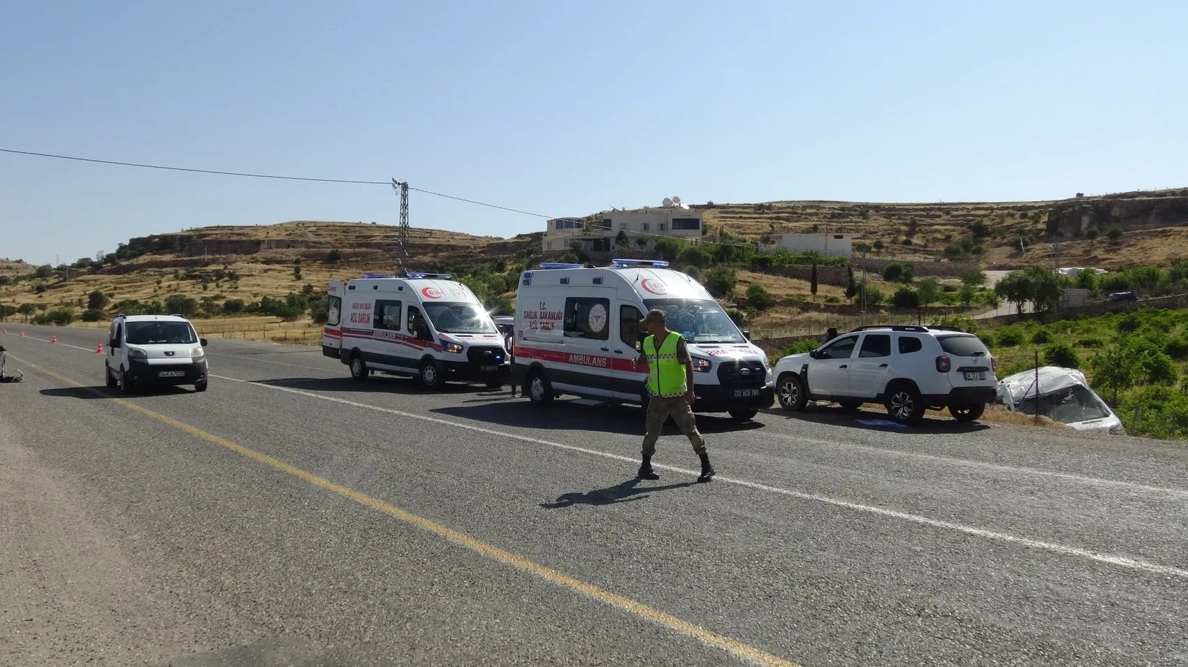 Gercüş yolunda iki aracın karıştığı trafik kazasında 11 kişi yaralandı
