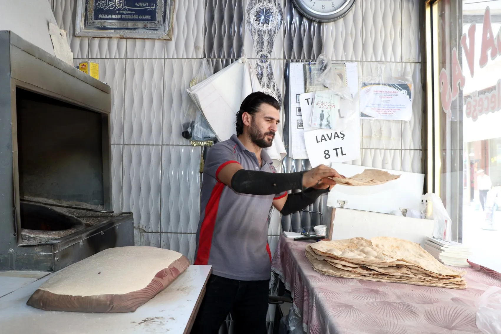 Vanlı fırıncı tandır başında yazdıği romanla hayallerine ulaştı