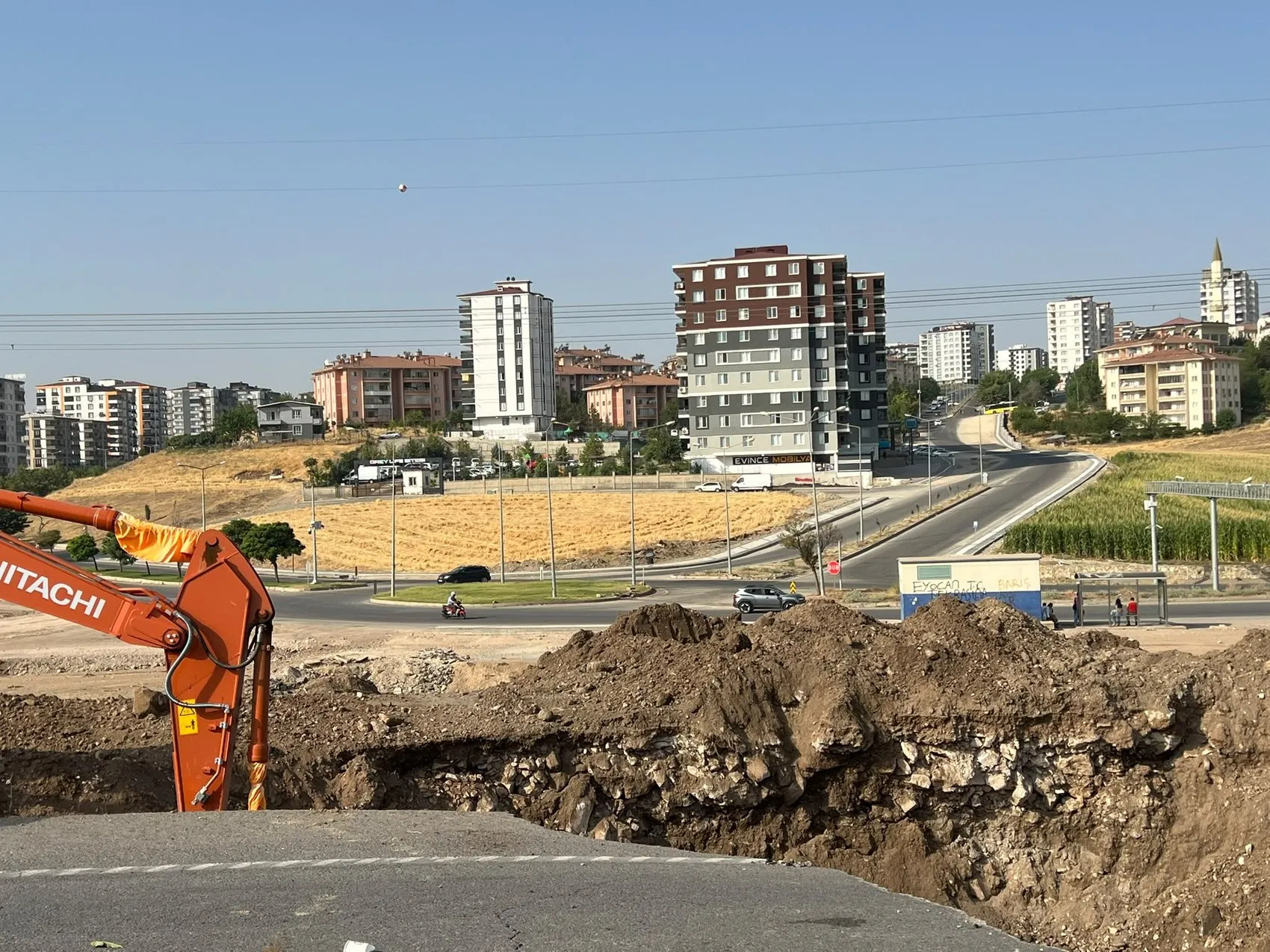 Batman Diyarbakır yolu su borusu patlaması nedeniyle trafiğe kapandı