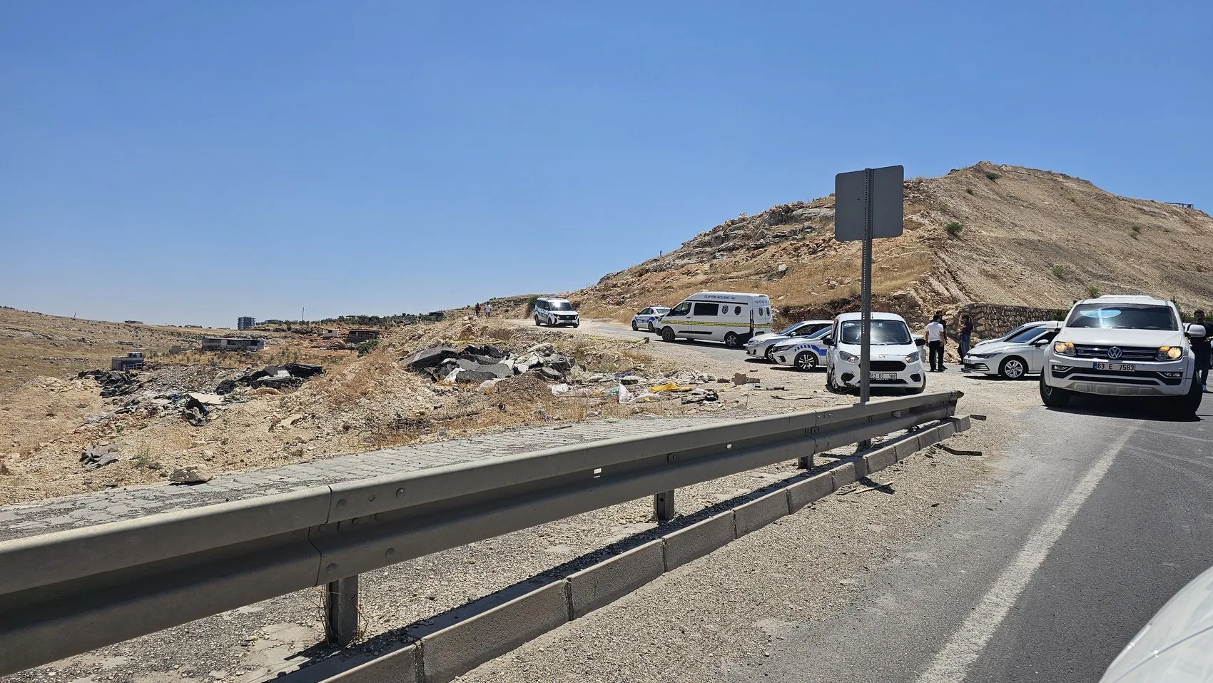 Şanlıurfa arazisinde battaniyeye sarılı halde yabancı uyruklu bir kişinin cansız bedeni bulundu