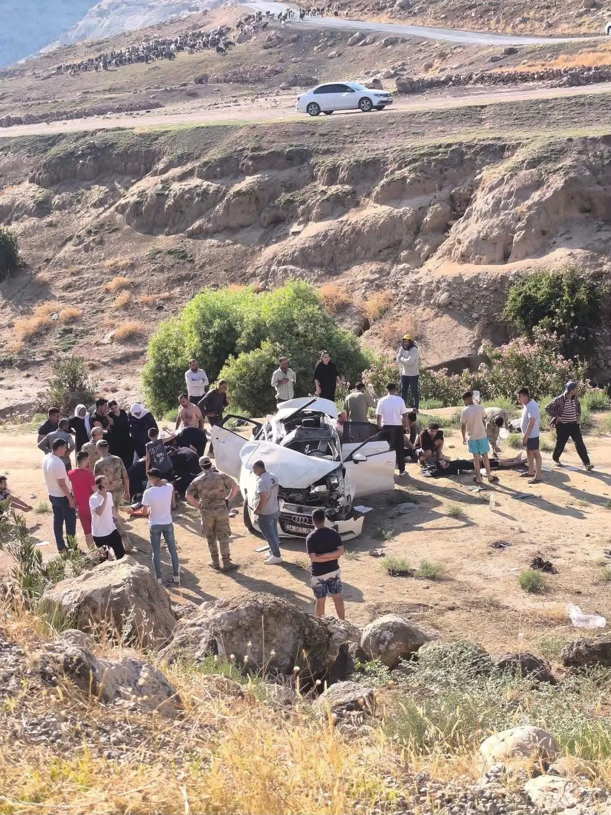 Şırnak Güçlükonak yolunda meydana gelen trafik kazasında dört kişi ağır yaralandı