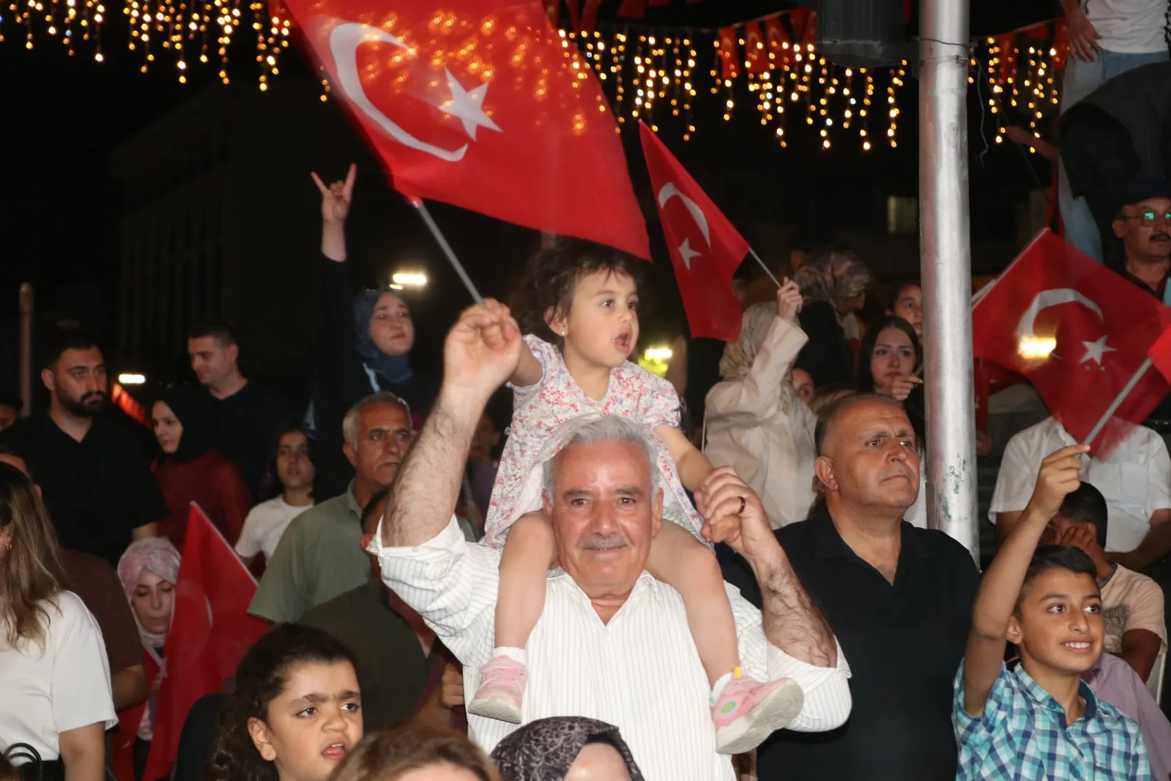 Van sokakları 15 Temmuz için tek yürek oldu