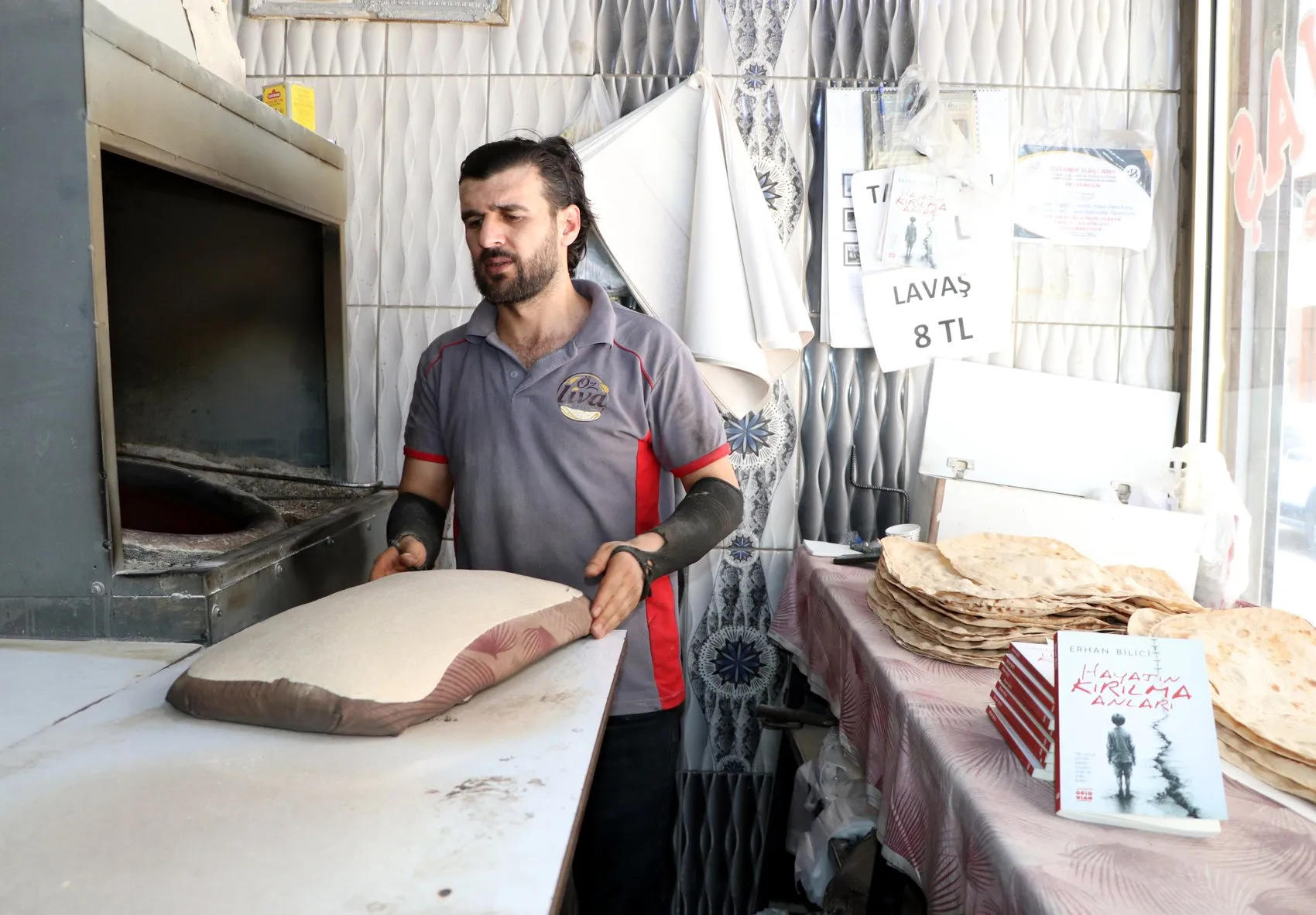 Vanlı fırıncı tandır başında yazdıği romanla hayallerine ulaştı