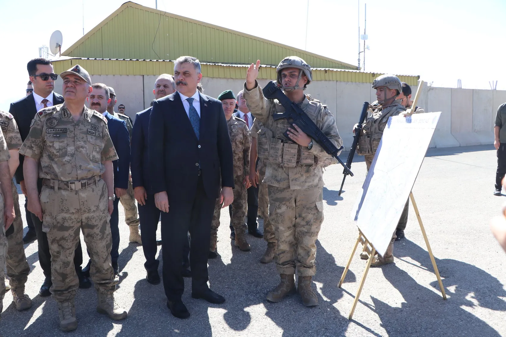 Bakan Çiftçi Sınır Karakolunda Terörsüz Türkiye Hedefini Yeniledi