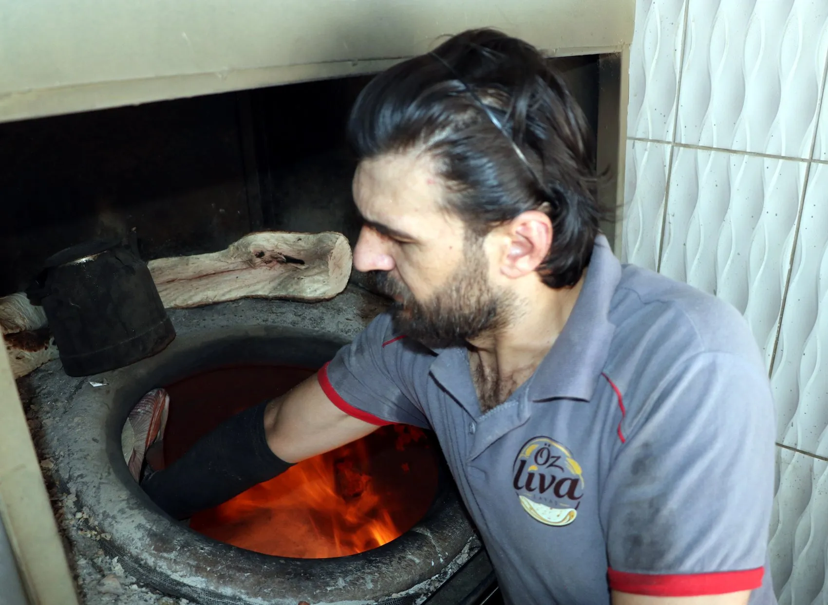 Vanlı fırıncı tandır başında yazdıği romanla hayallerine ulaştı