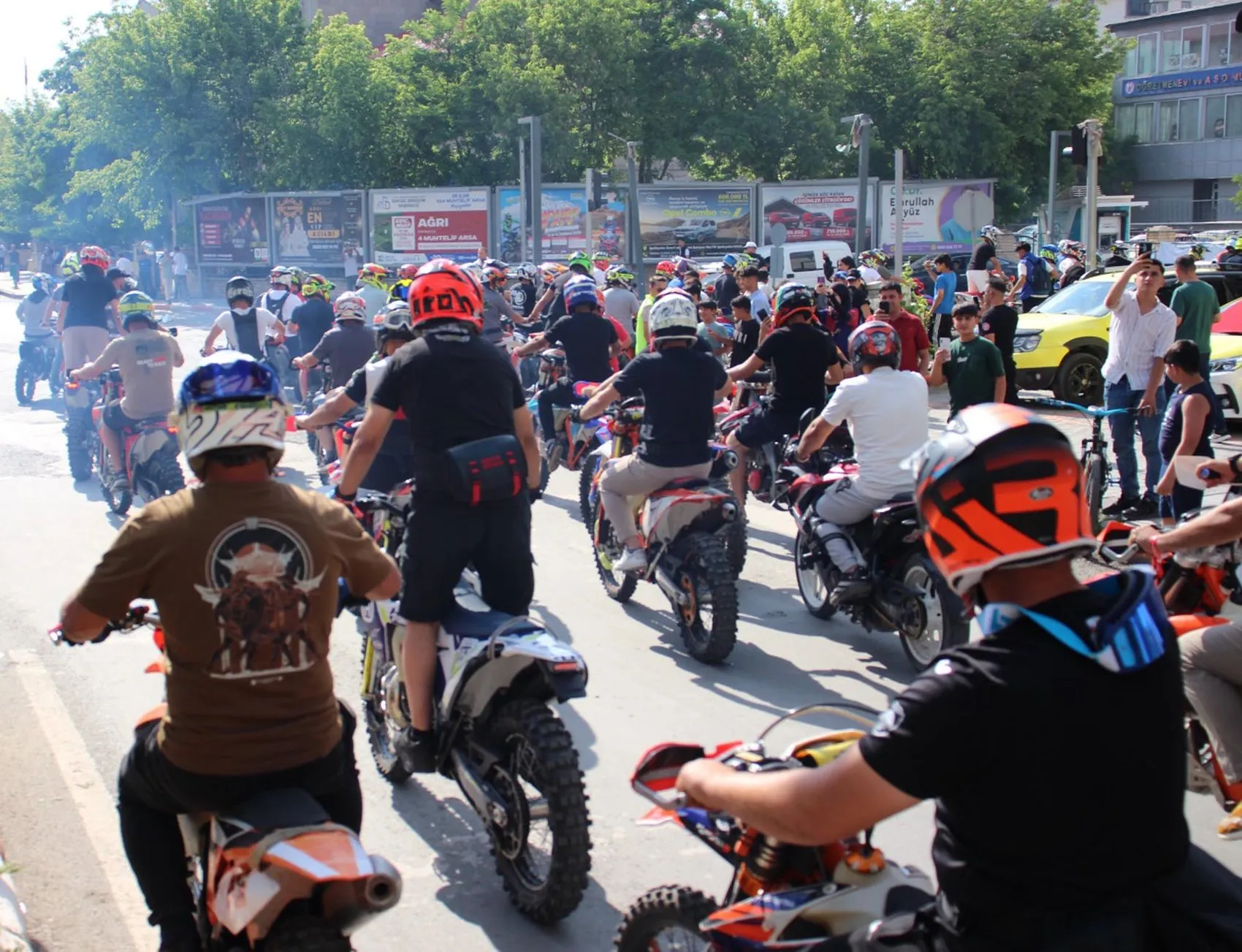 Ağrıda motor tutkunları şampiyonluk için gaza bastı