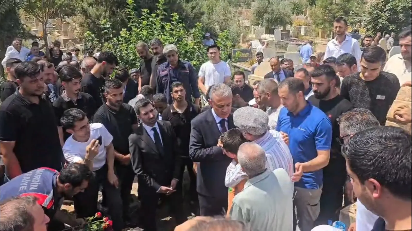 Nusaybin anız yangınında hayatını kaybeden itfaiye eri toprağa verildi