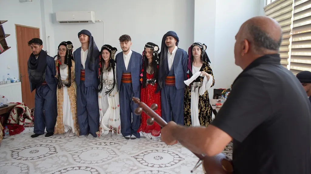Japon araştırmacı Siirt ezgilerini ve halk kültürünü kayıt altına aldı