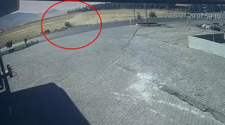Derik ilçesinde kontrolden çıkan otomobil takla atarak ters döndü