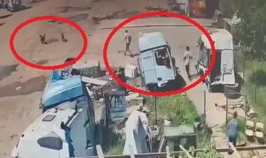 Silopi'de köpeklerin kovaladığı küçük çocuğu babası ve amcası son anda kurtardı