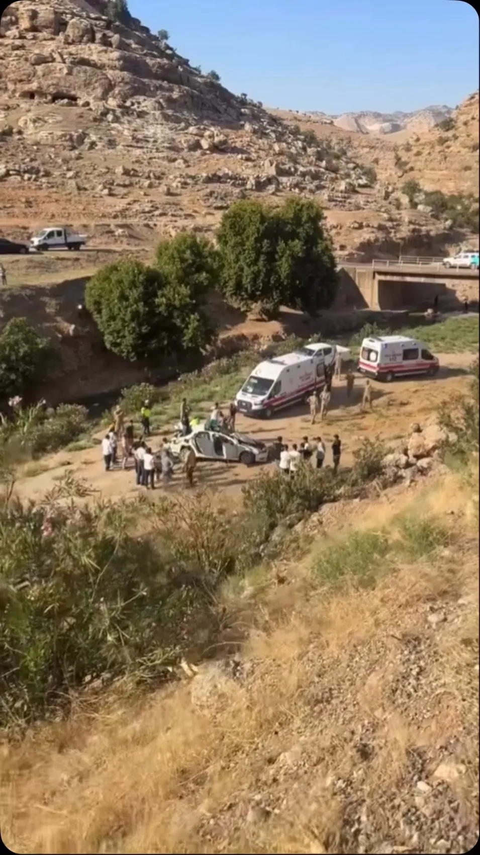 Şırnak Güçlükonak yolunda meydana gelen trafik kazasında dört kişi ağır yaralandı