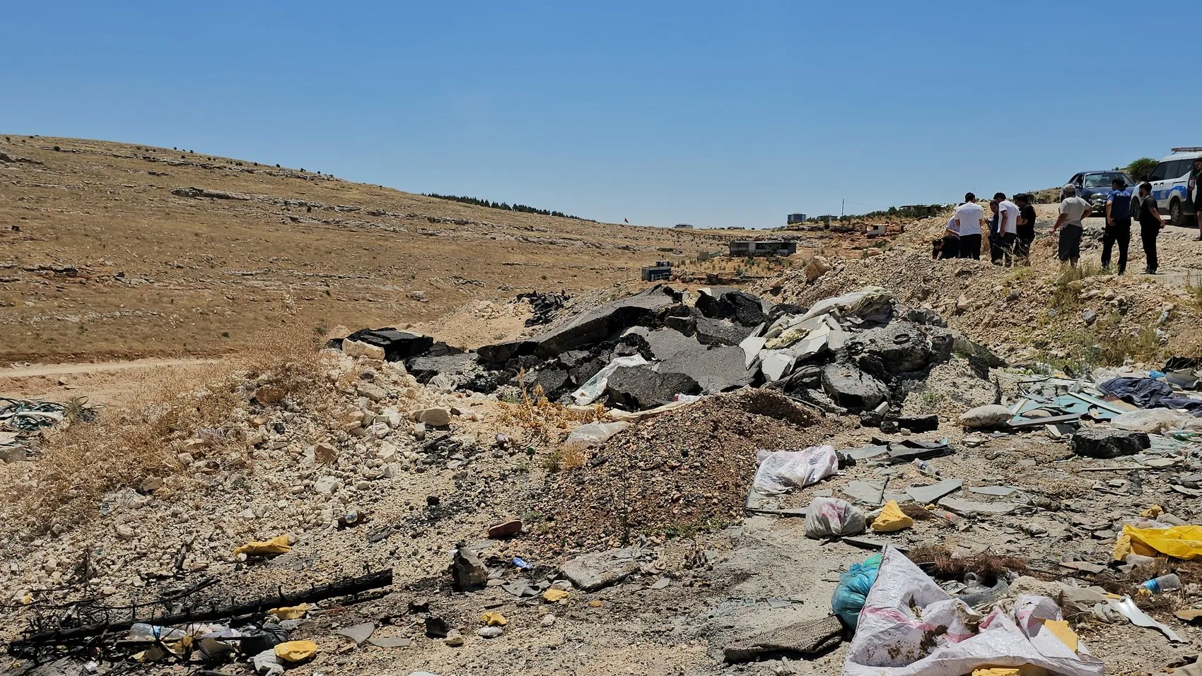 Şanlıurfa arazisinde battaniyeye sarılı halde yabancı uyruklu bir kişinin cansız bedeni bulundu
