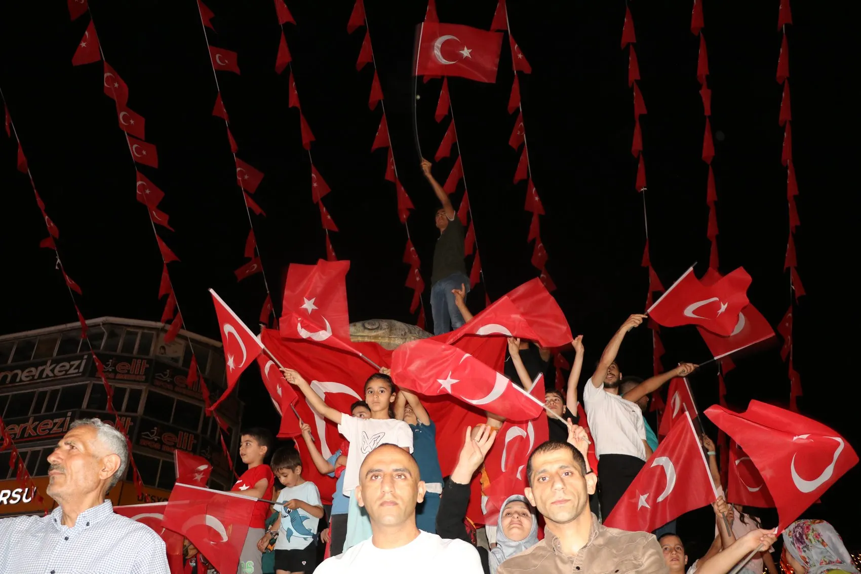 Van sokakları 15 Temmuz için tek yürek oldu