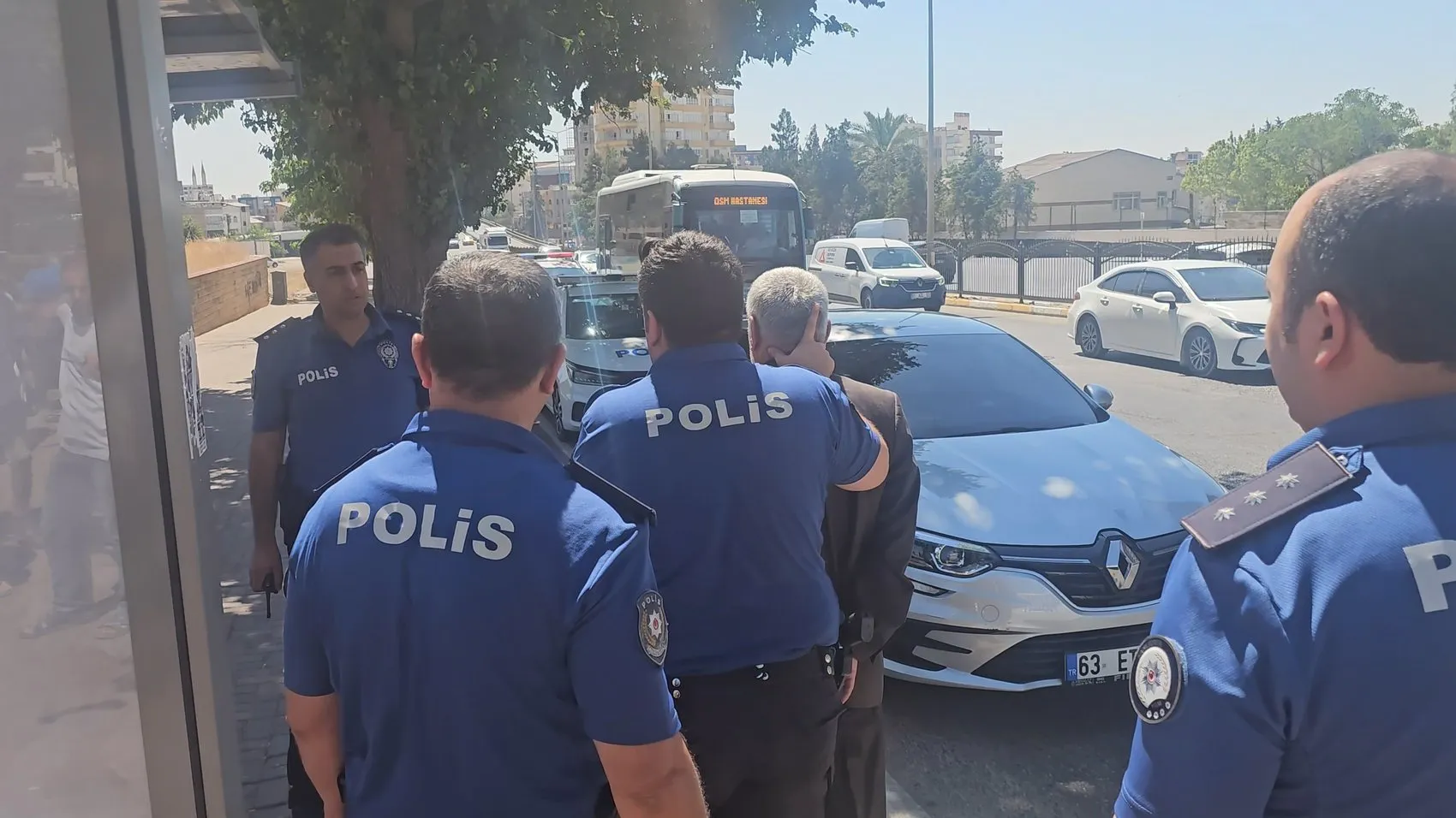 Şanlıurfa'da otobüs durağında dehşet anları yaşandı