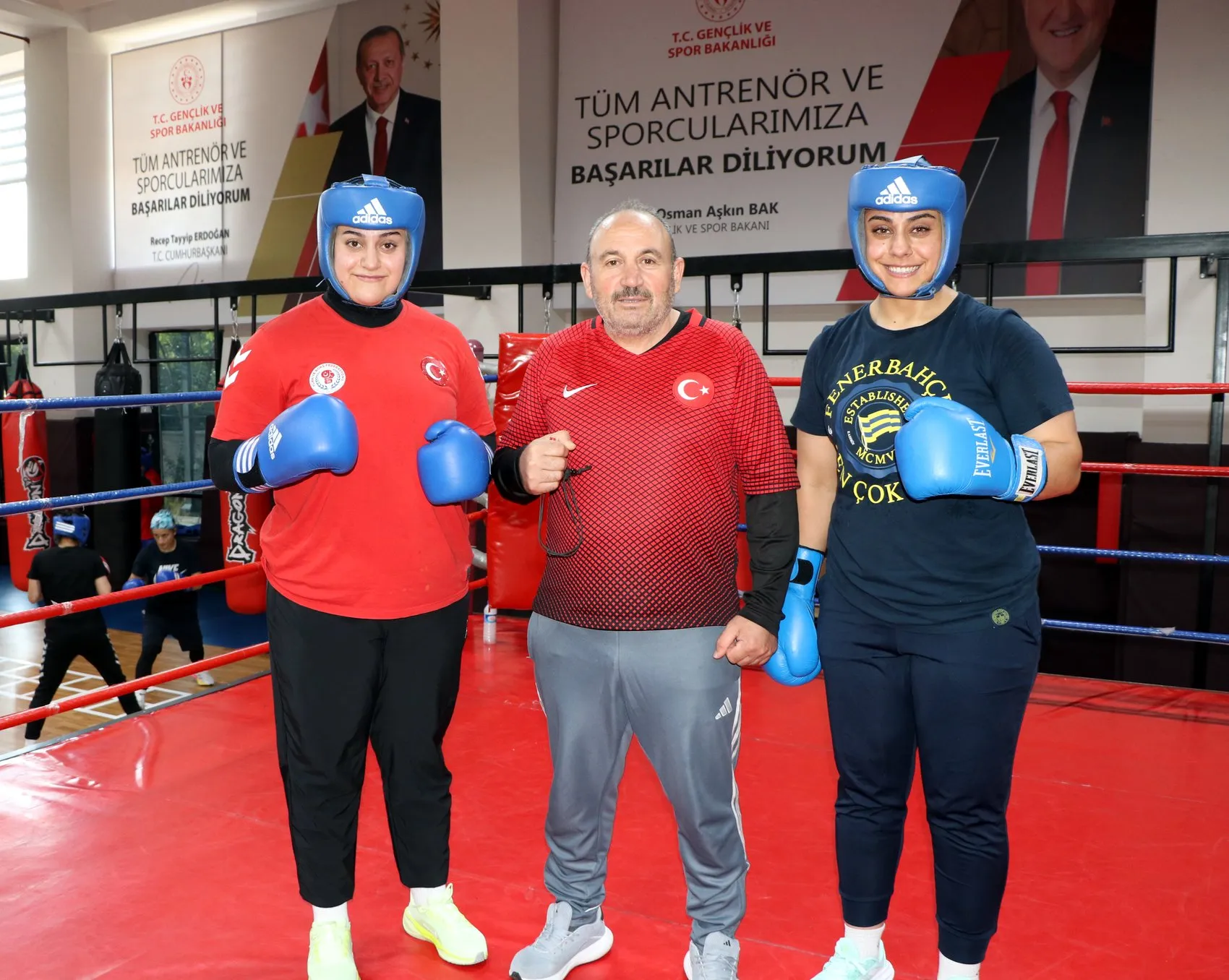 Vanlı iki kız kardeş boksta dünya sahnesine çıktı