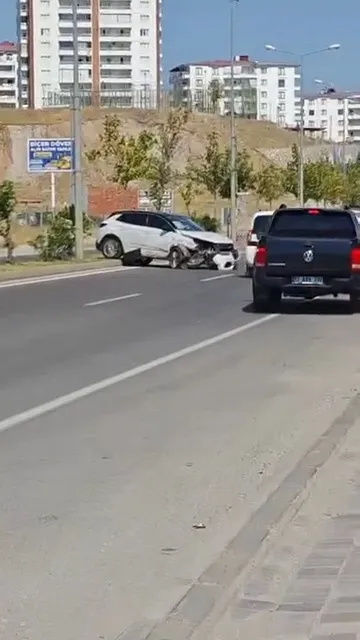 Silvan'da kontrolden çıkan cipin çarptığı yaya ölümden döndü