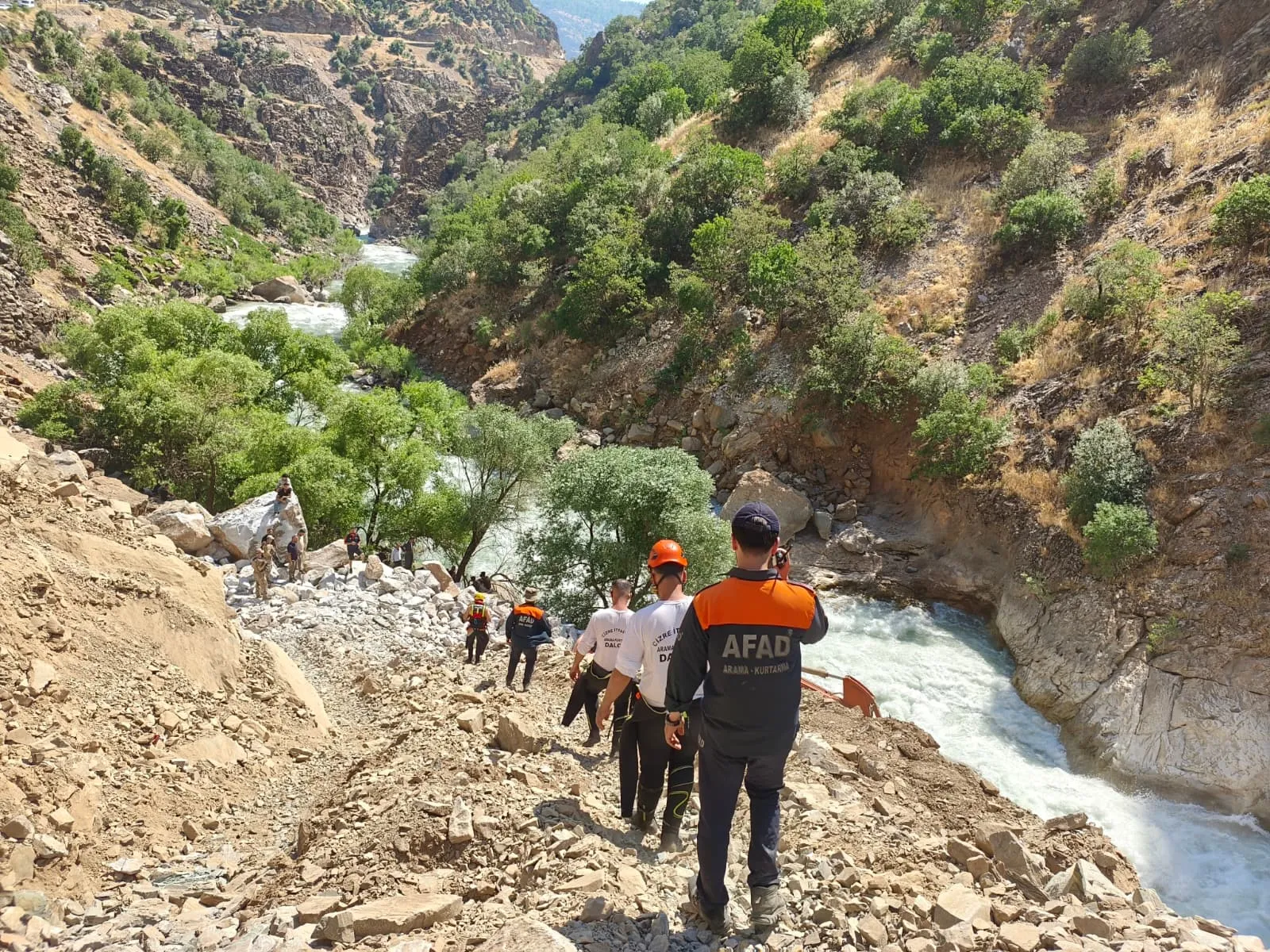 Şırnak'ta balık tutarken akıntıya kapılan genç için arama operasyonu sürüyor