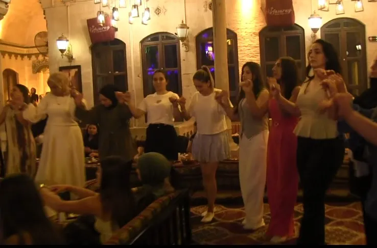 Şanlıurfa gezilerinin vazgeçilmez durağı sıra geceleri büyük ilgi görüyor