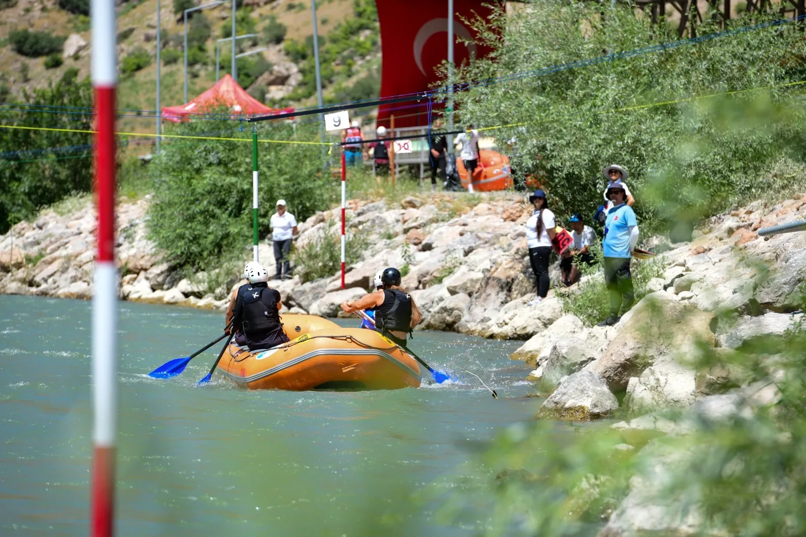 Van Çatak nehrinde üç gün süren rafting rekabeti ödülle tamamlandı