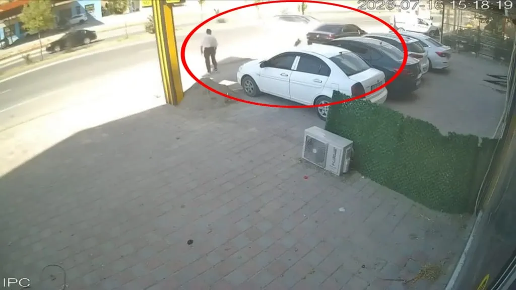 Silvan'da kontrolden çıkan cipin çarptığı yaya ölümden döndü