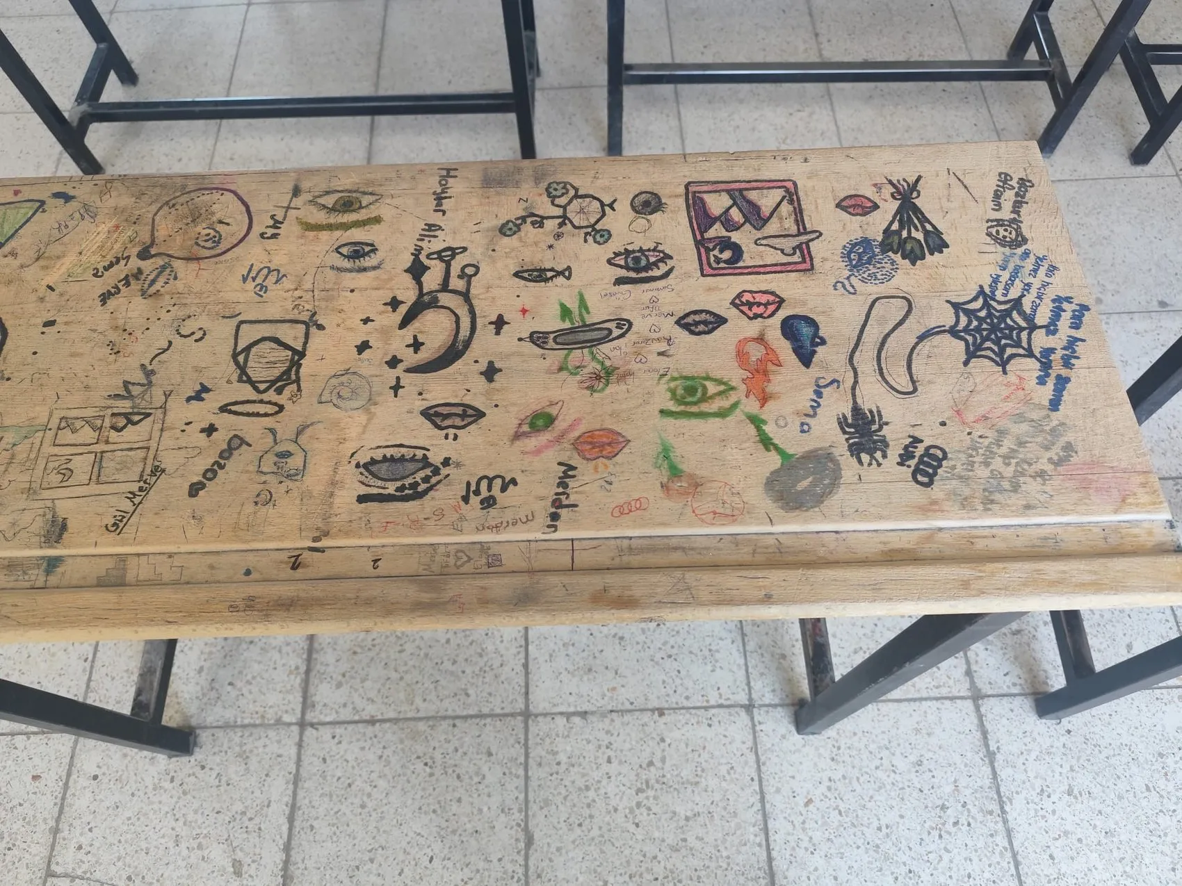 Mardinli öğrenciler okul sıralarını geri dönüşümle yeniden hayata kazandırıyor
