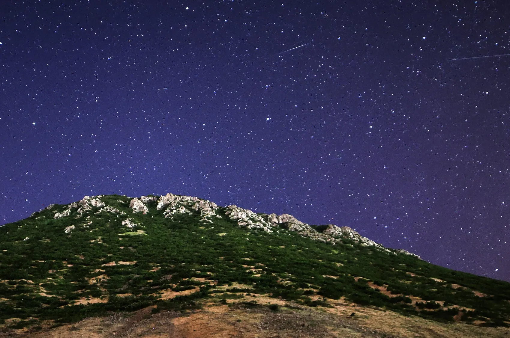 Bitlisin karanlık gökyüzünde Perseid meteor şöleni yaşandı