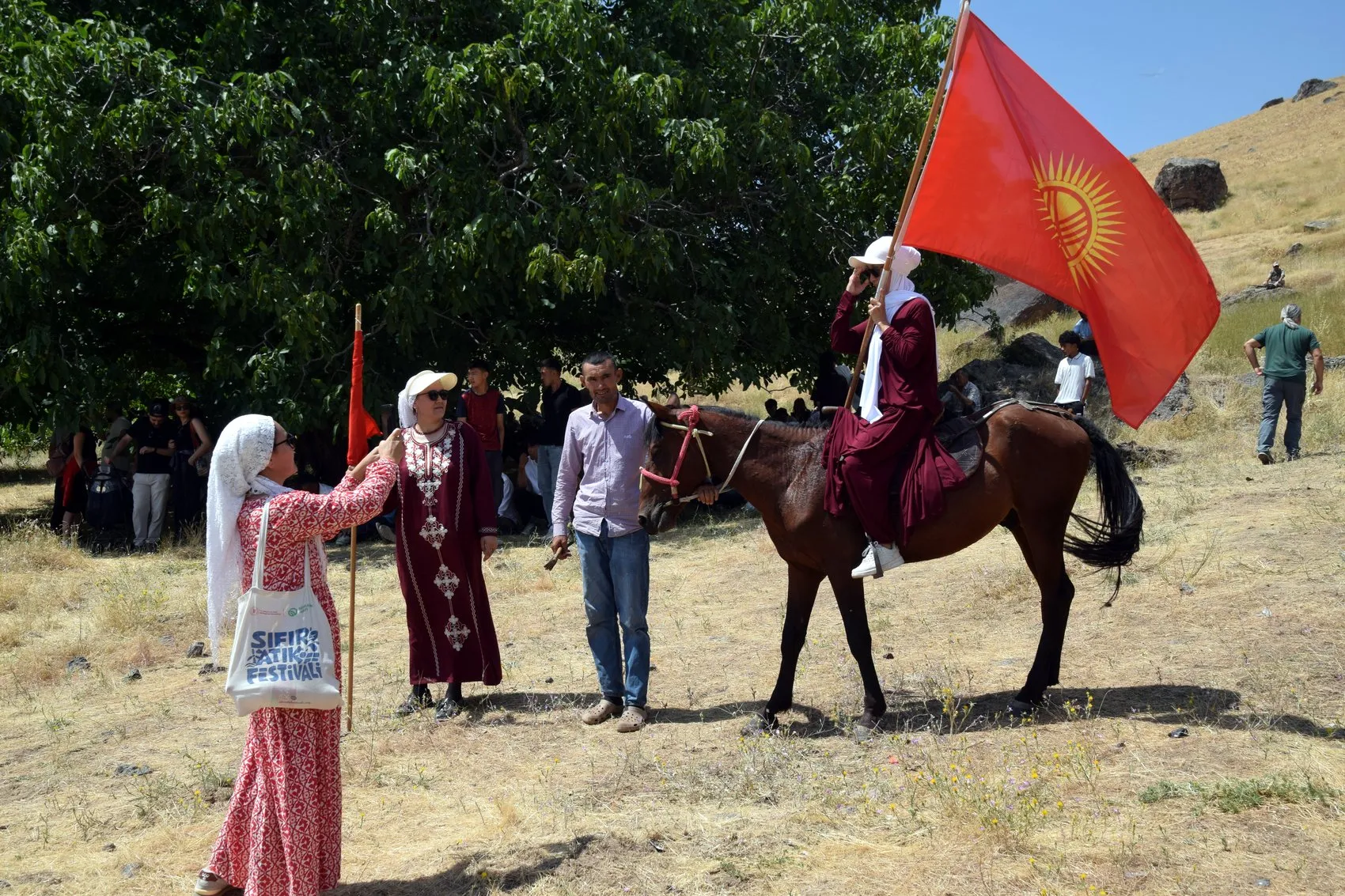 Van Ulupamir köyünde atlı spor heyecanı yaşandı