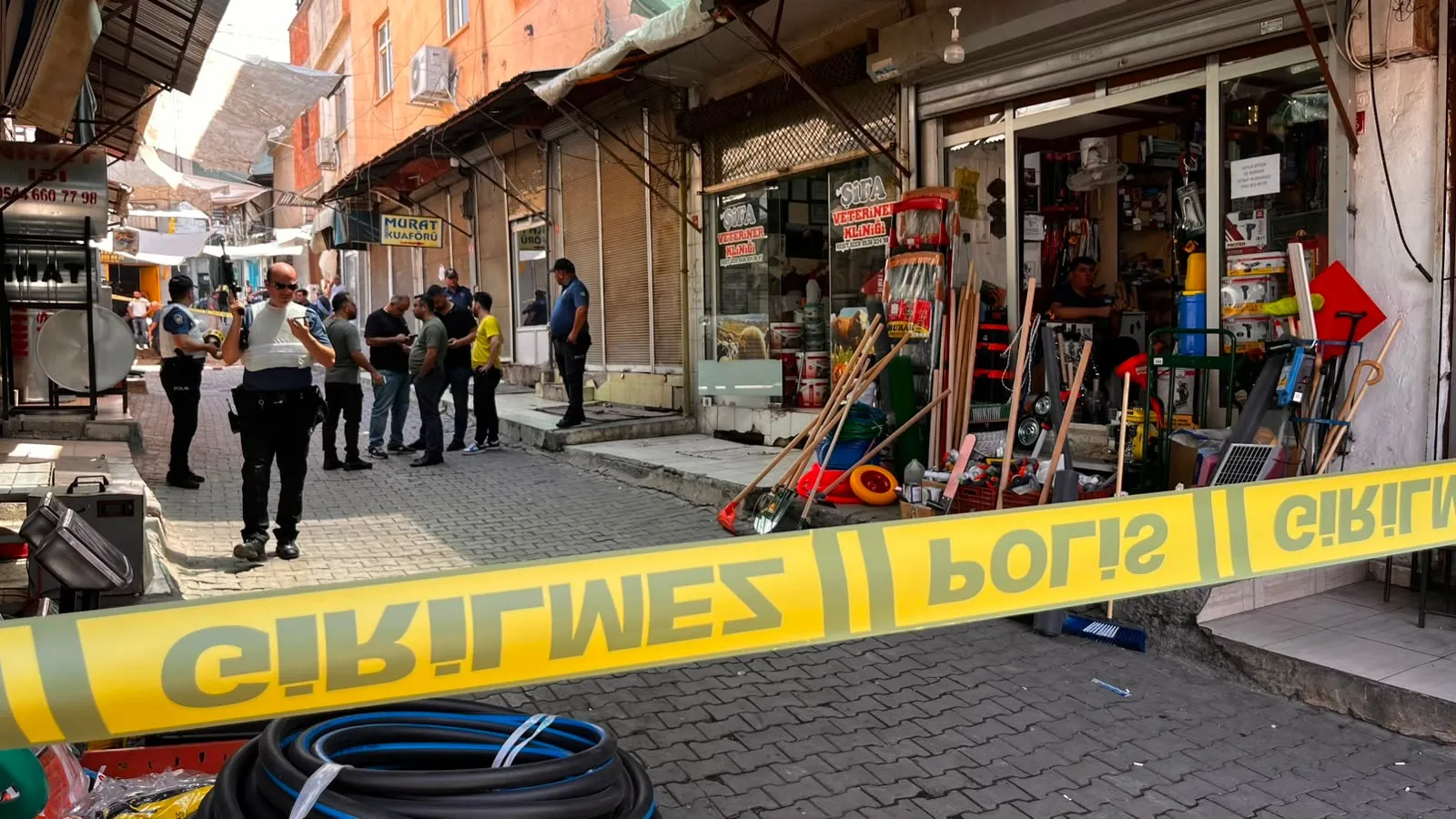Siirt merkezde iki grup arasında çıkan silahlı kavgada iki kişi yaralandı