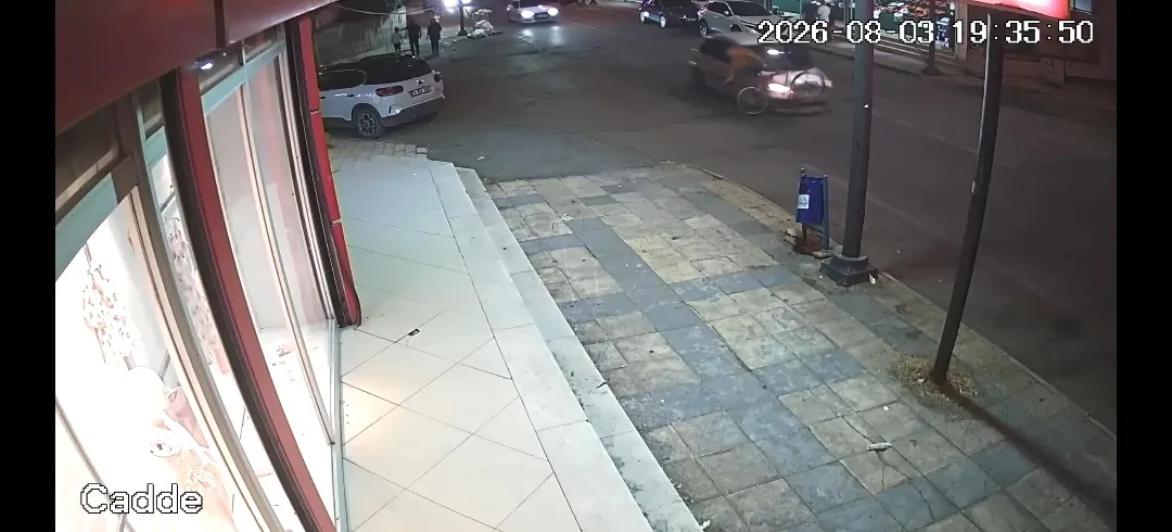 Batman'da otomobil ve bisikletin karıştığı kaza güvenlik kamerasına yansıdı