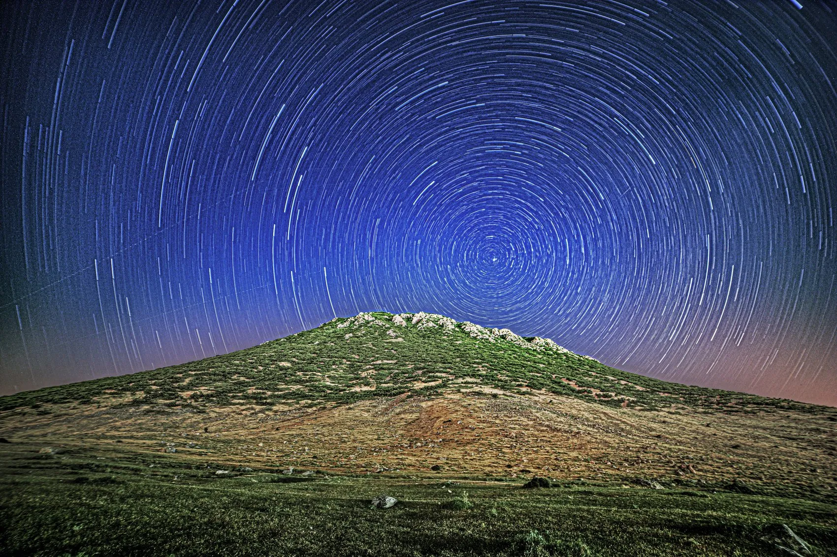 Bitlisin karanlık gökyüzünde Perseid meteor şöleni yaşandı
