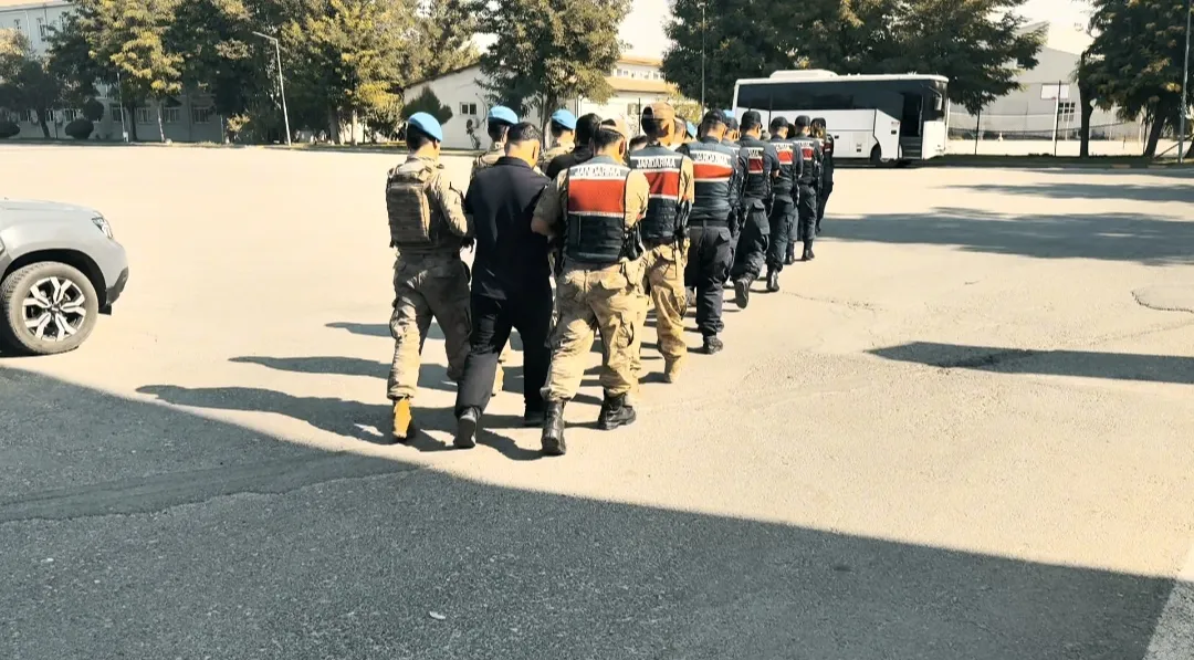 Kripto para üzerinden yüksek kazanç vaadiyle dolandırıcılık yapan 4 kişi tutuklandı