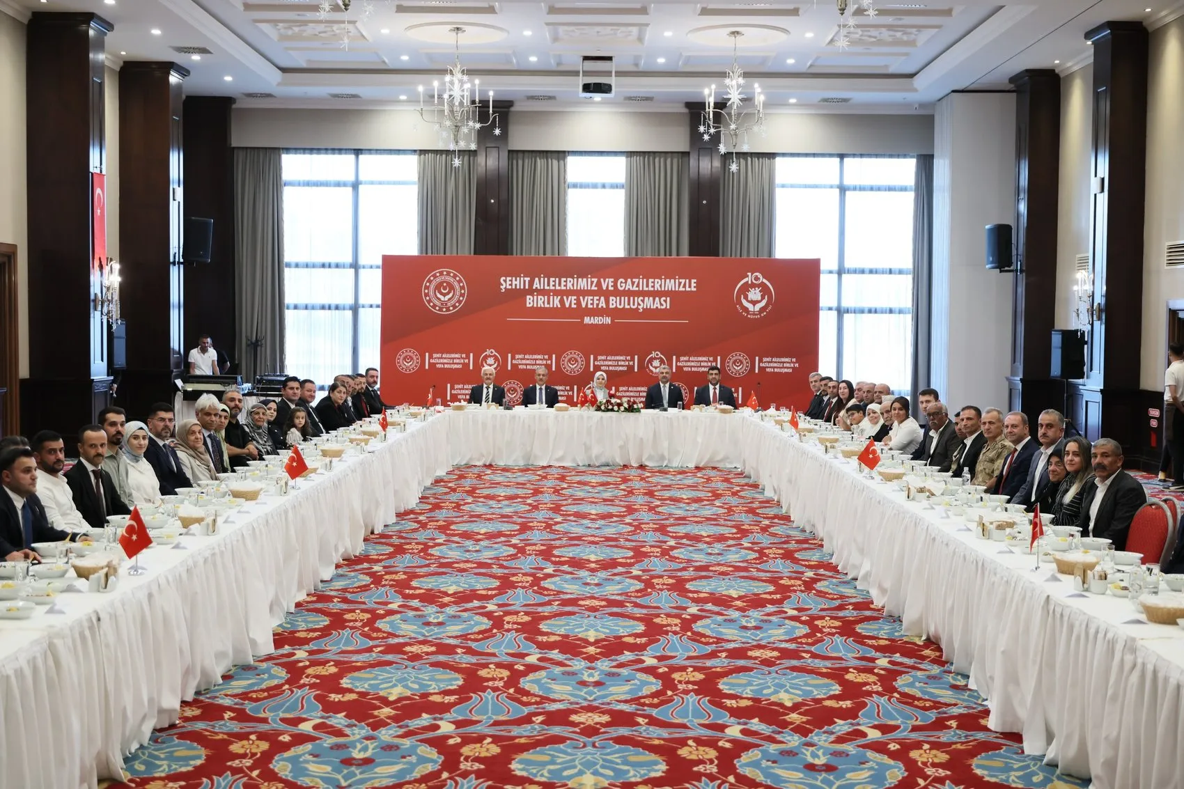Bakan Göktaş Mardin'de şehit aileleriyle buluştu