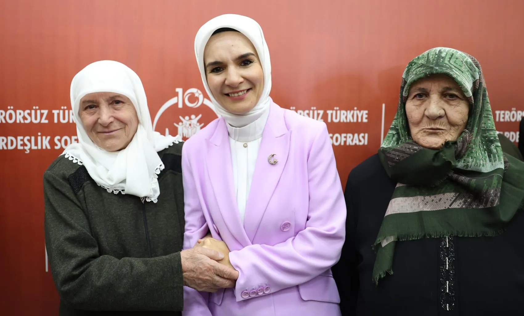 Bakan Göktaş şehit yakınları ve gazilerle Ağrı’da bir araya geldi