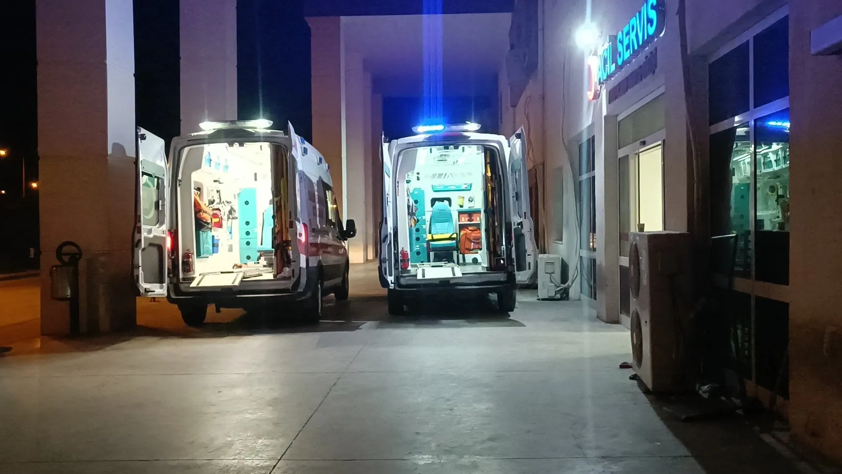 Parkta oturan kadının başına yorgun mermi isabet etti