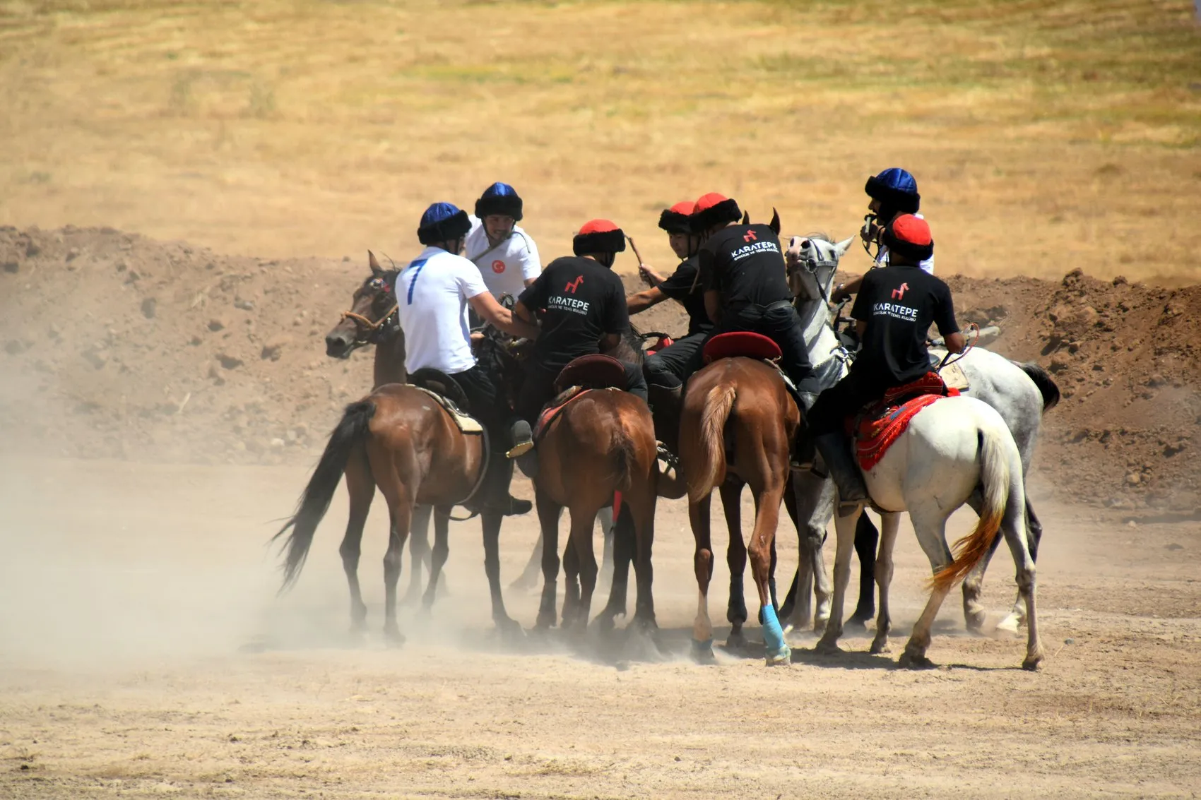 Van Ulupamir köyünde atlı spor heyecanı yaşandı