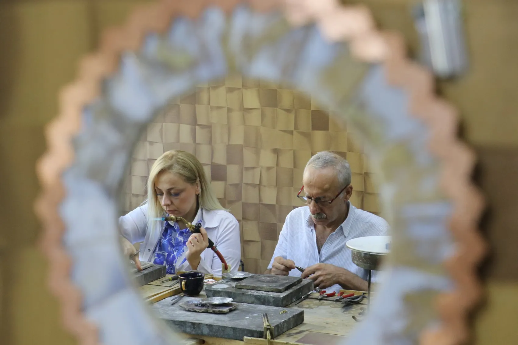 Diyarbakırlı kuyumcu ustası asırlık kişniş takısı geleneğini yaşatıyor