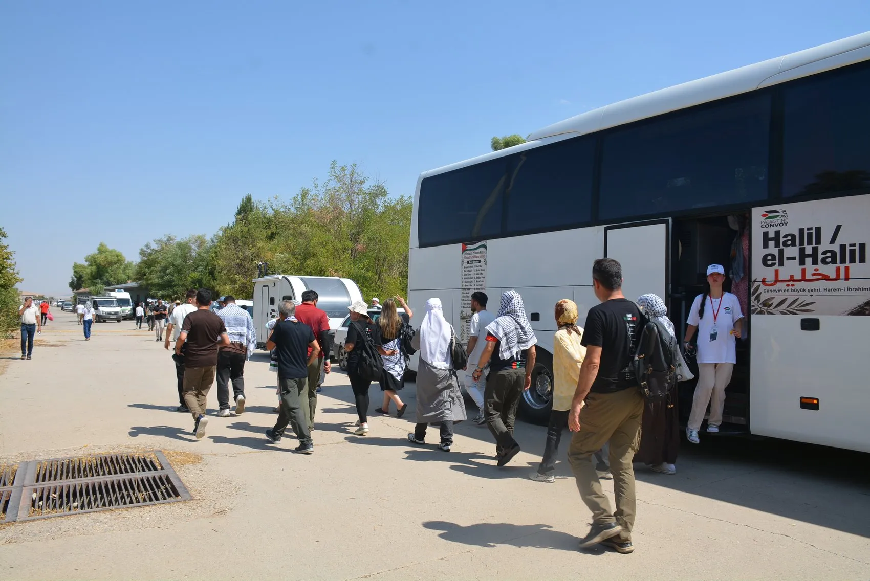 Filistin için yola çıkan aktivistler Habur üzerinden Irak sınırını geçti