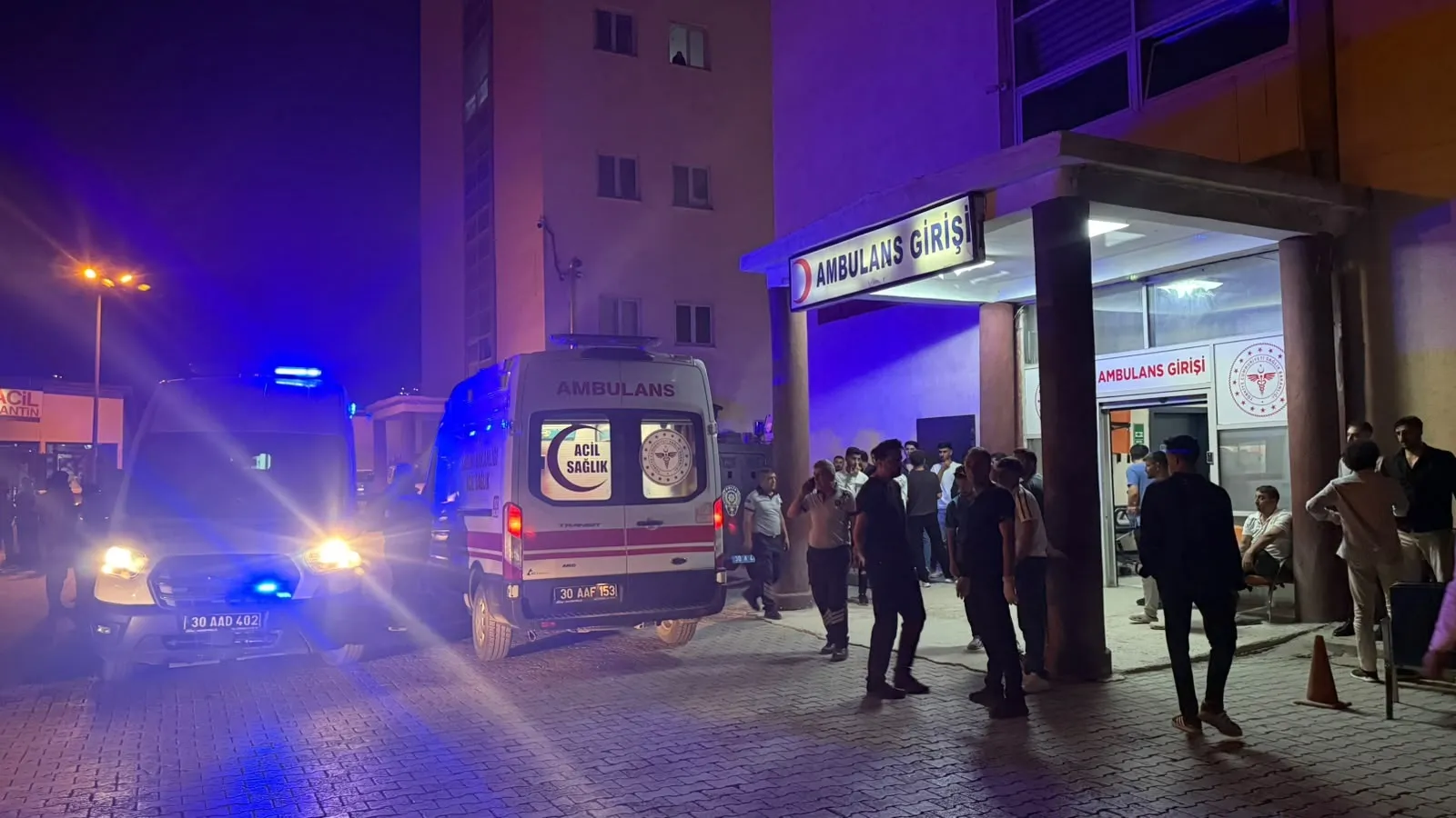Hakkari'de düğün hazırlıkları sırasında iki aile arasında şiddetli kavga çıktı