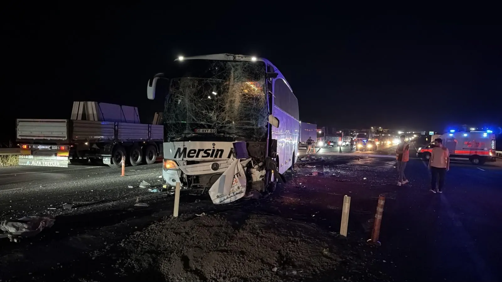 Siverek'te Malazgirt dönüşü otobüs kazası 13 yaralı