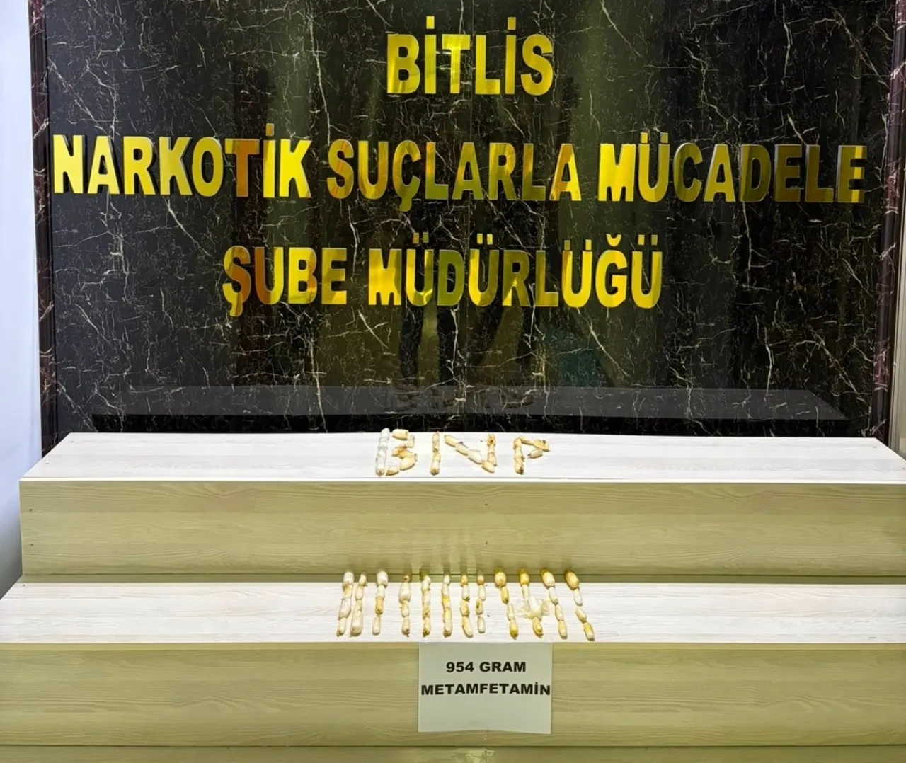 Bitlis yolculuğunda mide ve bağırsaklarında uyuşturucu taşıyan 4 kişi yakalandı