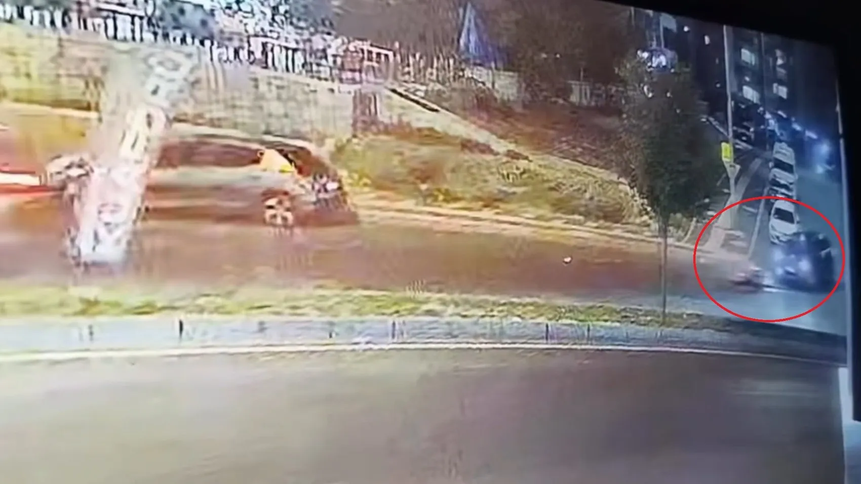 Diyarbakırda ters yöne giren kurye ölümden döndü